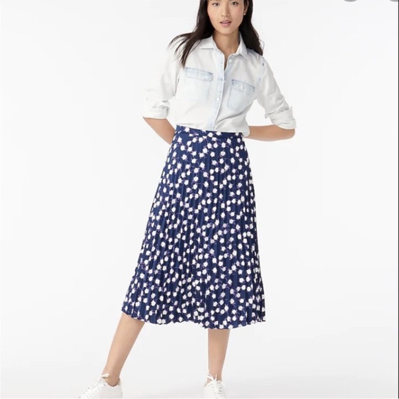 J. Crew Dresses & Skirts - J Crew Navy Floral Pleated Midi Skirt. NWOT. Size 6